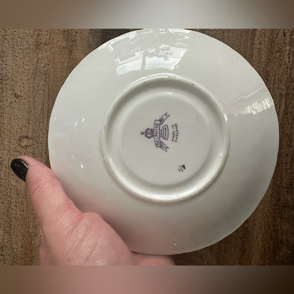 Delphine bone china tea cup and saucer - Picture 4 of 4